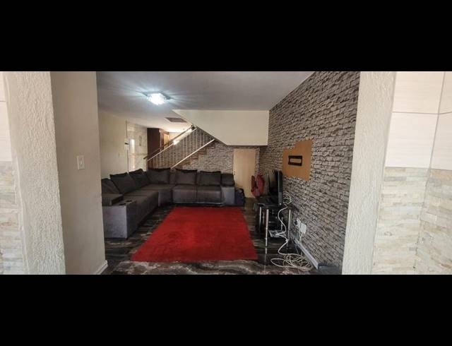 2 BEDROOM TOWNHOUSE FOR SALE IN FLORENTIA